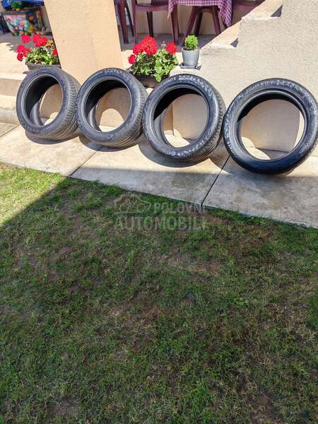 Continental 235/45 R17 Letnja