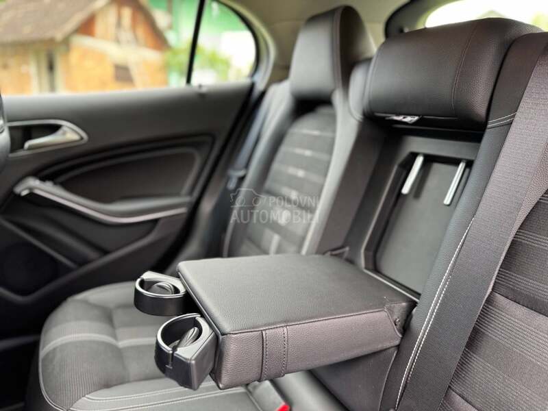 Mercedes Benz GLA 180 d SPORT LED