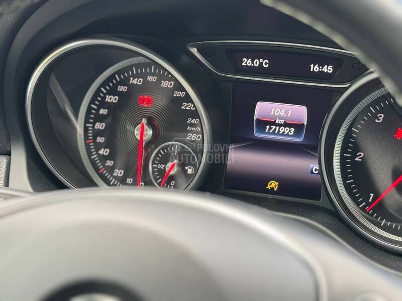 Mercedes Benz GLA 180 d SPORT LED