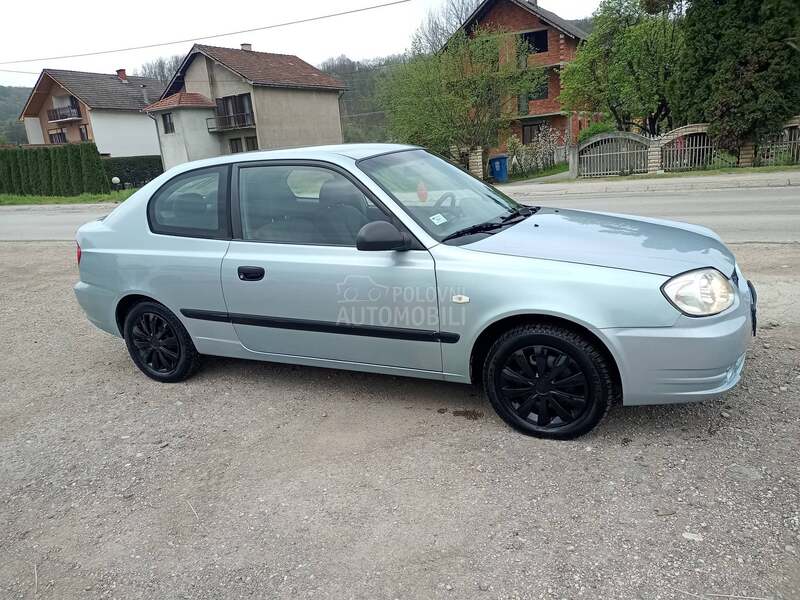 Hyundai Accent SALON