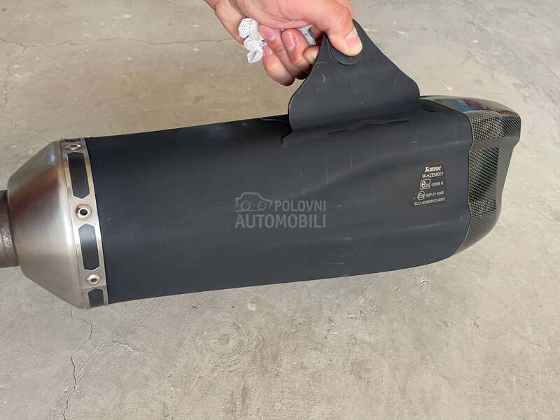 Akrapovic T max