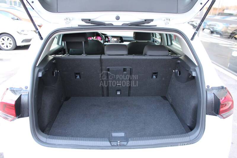 Volkswagen Golf 8 1.0 TSI Life