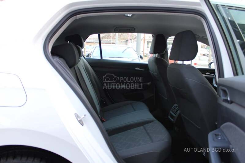 Volkswagen Golf 8 1.0 TSI Life