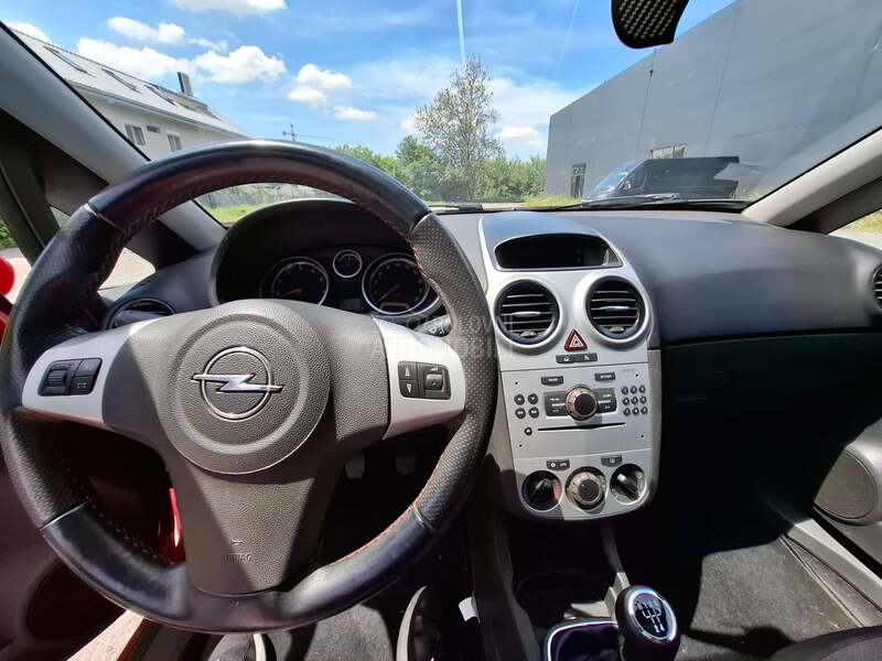 Opel Corsa D 1.4 COSMO