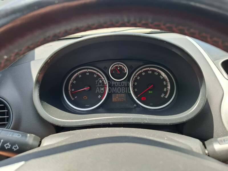 Opel Corsa D 1.4 COSMO