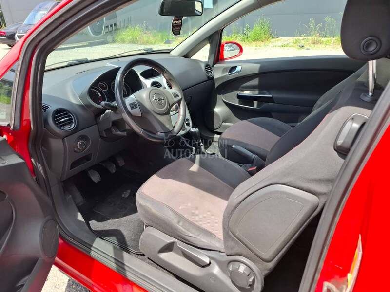 Opel Corsa D 1.4 COSMO