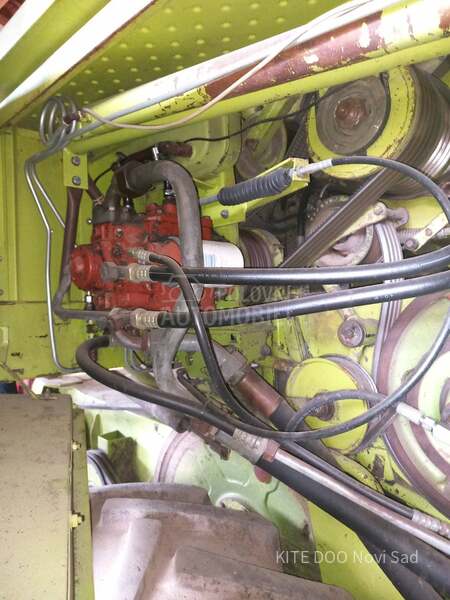 Claas Dominator 106