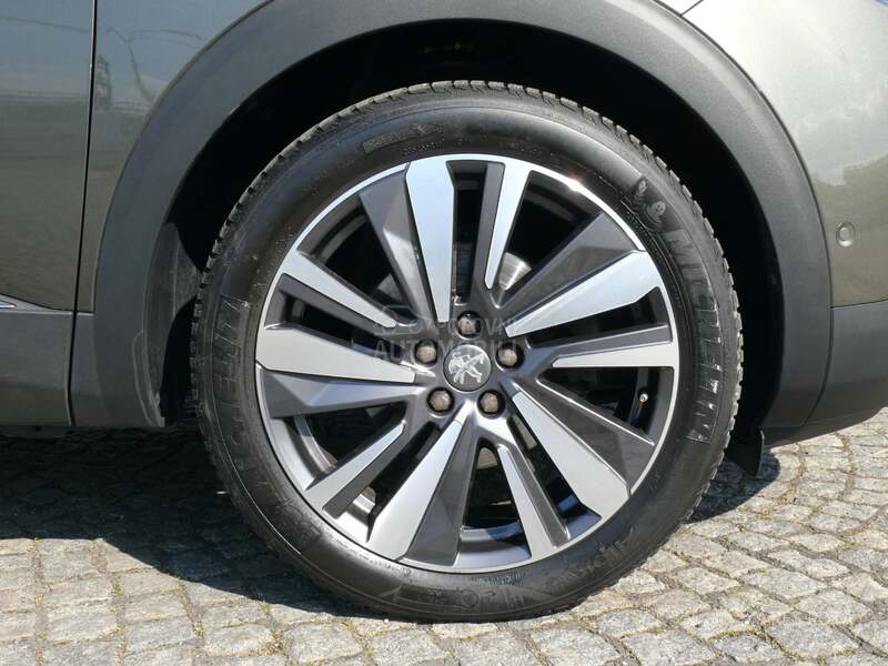 Peugeot 3008 1.2i Allure
