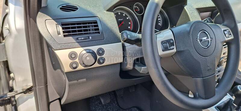 Opel Astra H 1.6 REZERVISA NO