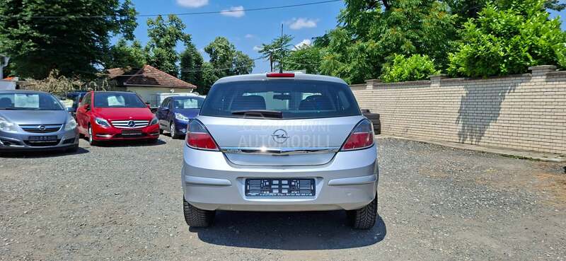 Opel Astra H 1.6 REZERVISA NO