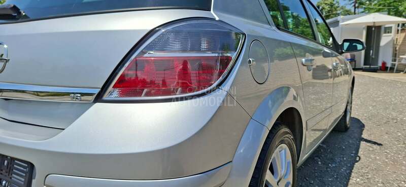Opel Astra H 1.6 REZERVISA NO