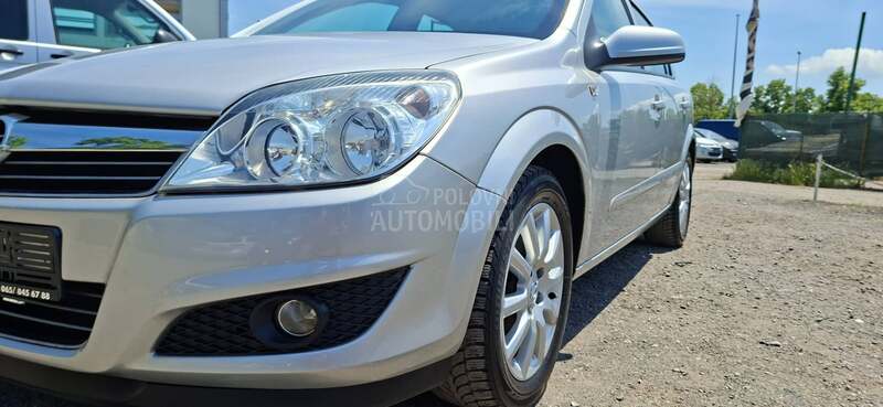 Opel Astra H 1.6 REZERVISA NO