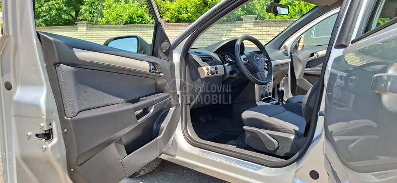 Opel Astra H 1.6 REZERVISA NO