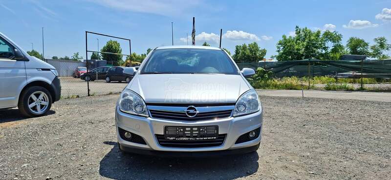 Opel Astra H 1.6 REZERVISA NO