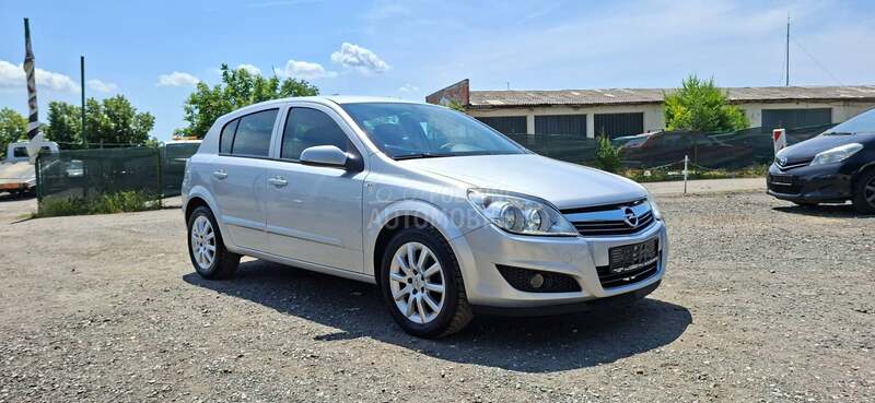 Opel Astra H 1.6 REZERVISA NO