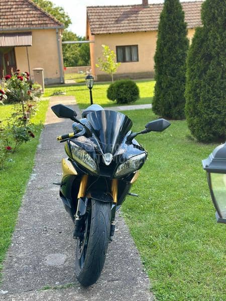 Yamaha R6