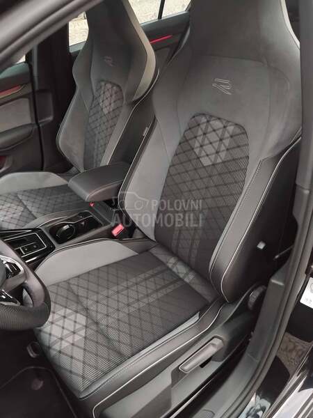 Volkswagen Golf 8 R Line eTSI