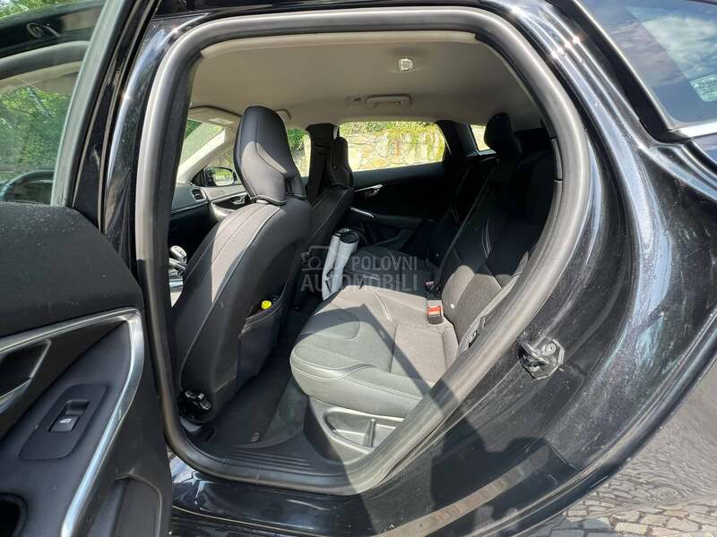 Volvo V40 D2