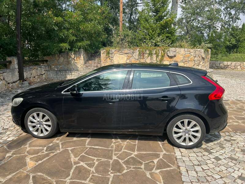 Volvo V40 D2