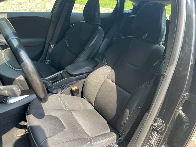 Volvo V40 D2