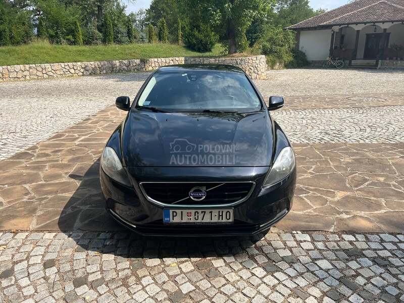 Volvo V40 D2