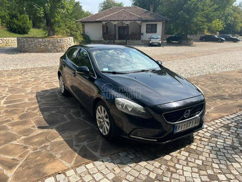 Volvo V40 D2