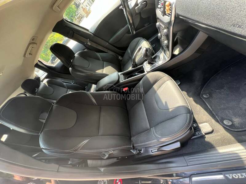 Volvo V40 D2