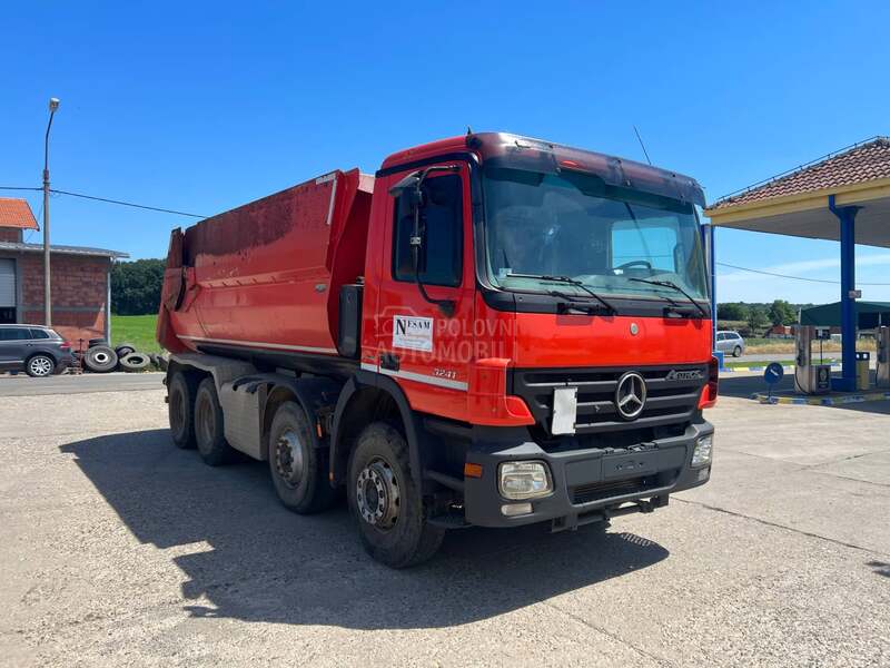 Mercedes Benz 3241