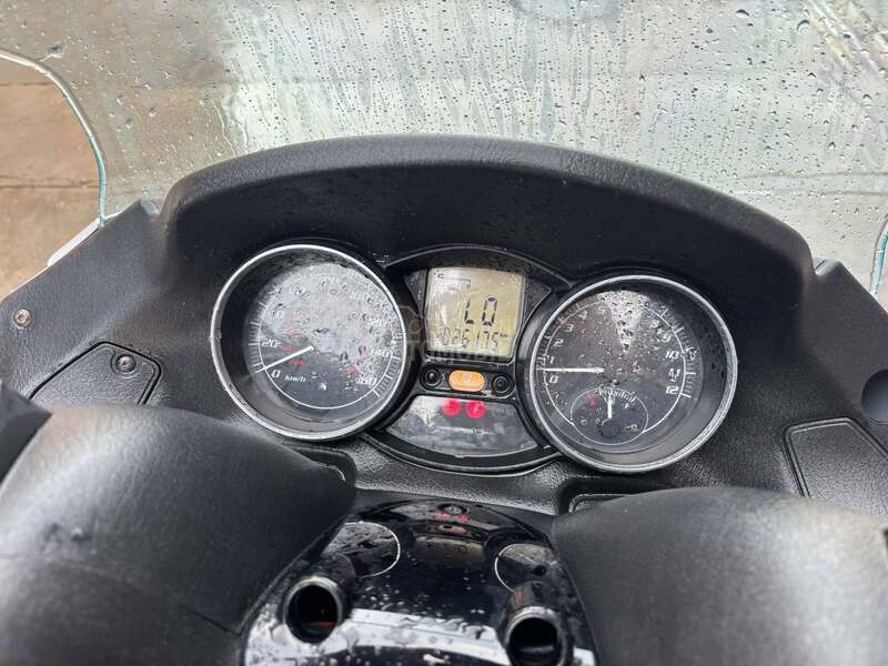 Piaggio MP3 250/B KATEGORIJA/