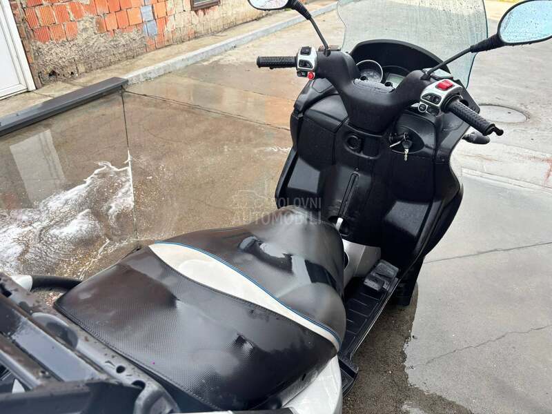 Piaggio MP3 250/B KATEGORIJA/