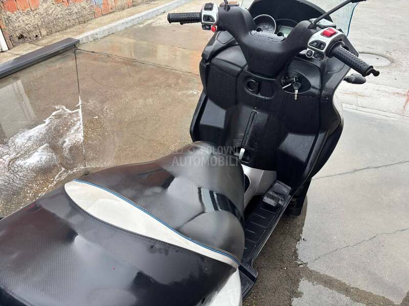 Piaggio MP3 250/B KATEGORIJA/