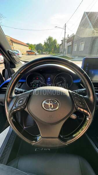 Toyota C-HR Kameleon, Ful