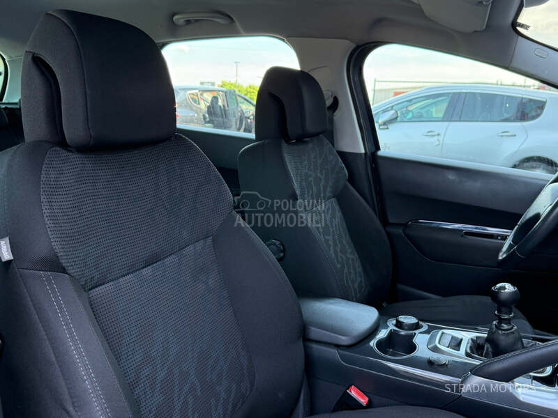 Peugeot 3008 1.6 E HDI NAVY