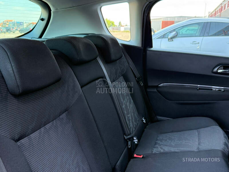 Peugeot 3008 1.6 E HDI NAVY
