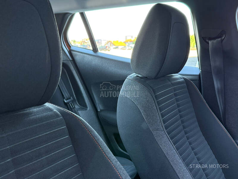 Peugeot 2008 NAVY ALLURE