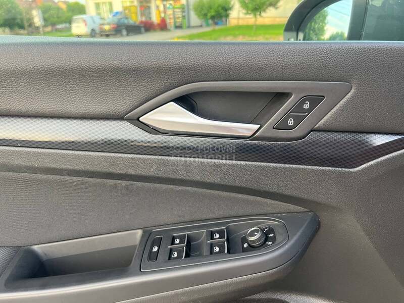 Volkswagen Golf 8 2.0 DSG UNITED