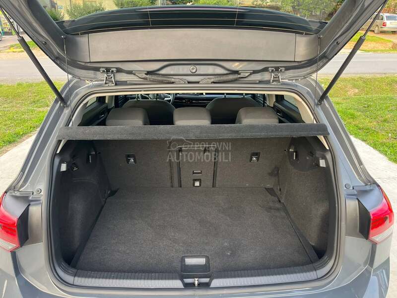 Volkswagen Golf 8 2.0 DSG UNITED