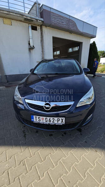 Opel Astra J 1.6
