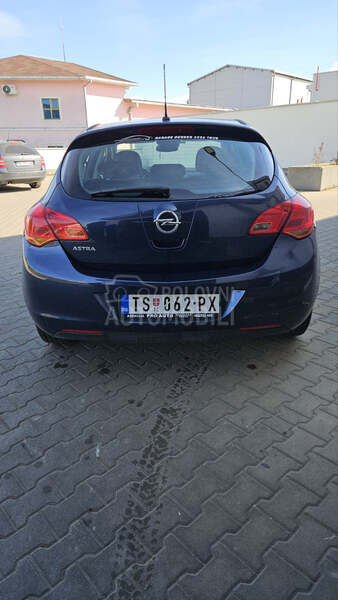 Opel Astra J 1.6
