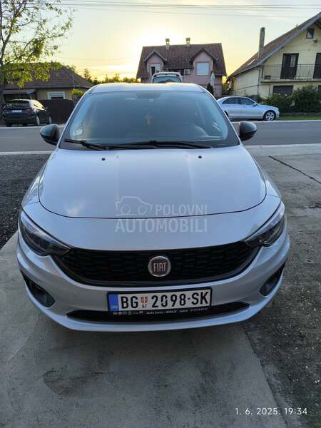 Fiat Tipo street