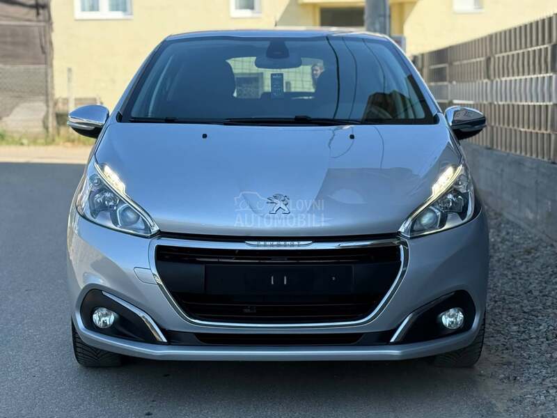 Peugeot 208 1.2 STYLE NAVl
