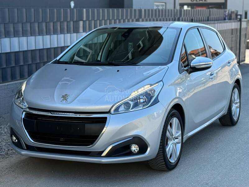 Peugeot 208 1.2 STYLE NAVl