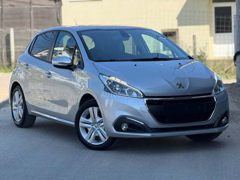 Peugeot 208 1.2 STYLE NAVl