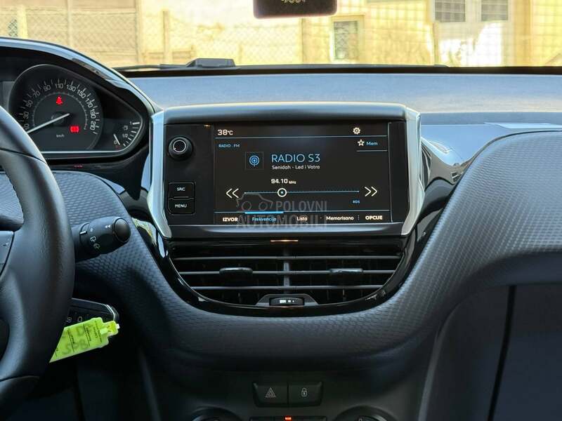 Peugeot 208 1.2 STYLE NAVl