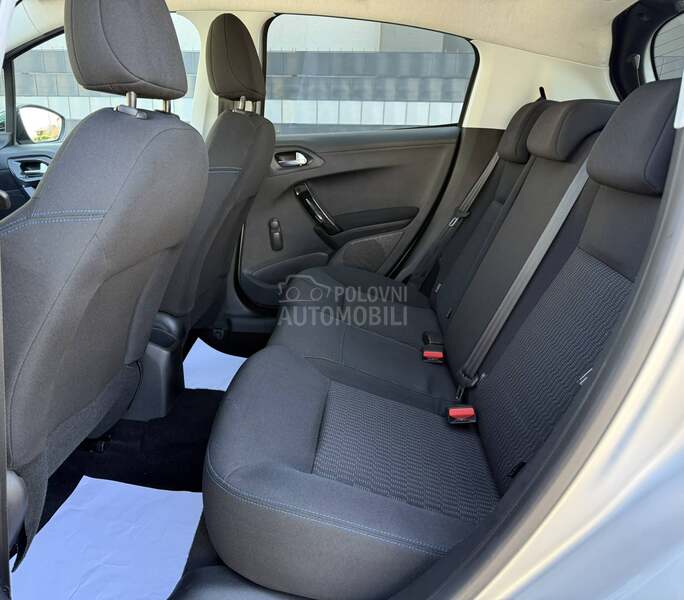 Peugeot 208 1.2 STYLE NAVl