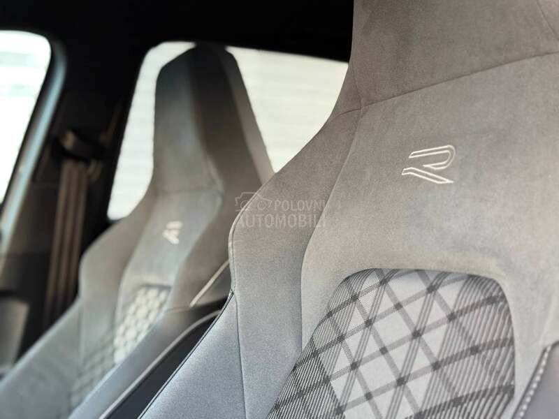Volkswagen Golf 8 1.5 eTSI R line