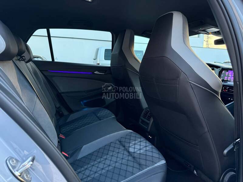 Volkswagen Golf 8 1.5 eTSI R line