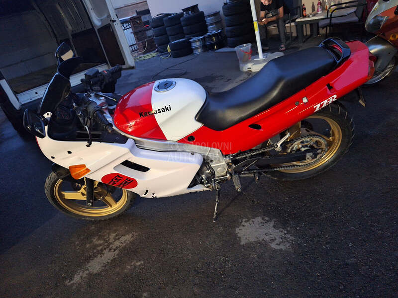 Kawasaki zzr