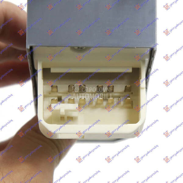 PREKIDAC U PREDNJIM VRATIMA (4