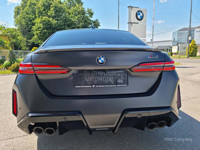 BMW M5 Sedan